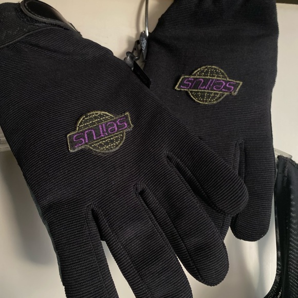 NWOT Women Ski pants and gloves Price is for both - Picture 10 of 10